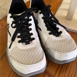 Kuru Quantum Men’s size 7.5
I purchased them because I wear a women’s 9.5